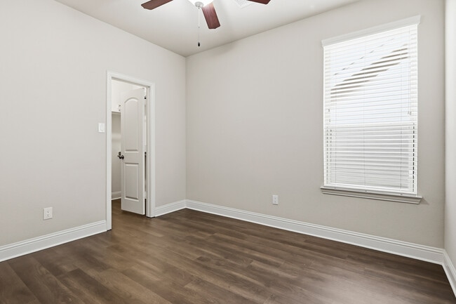 Building Photo - 4229 Broadway Ave