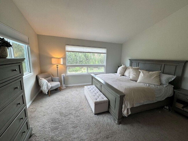 Building Photo - "Charming 4-Bed Oasis with 3 Full Baths and 2,275 Sq Ft of Comfort in Evergreen, CO!"