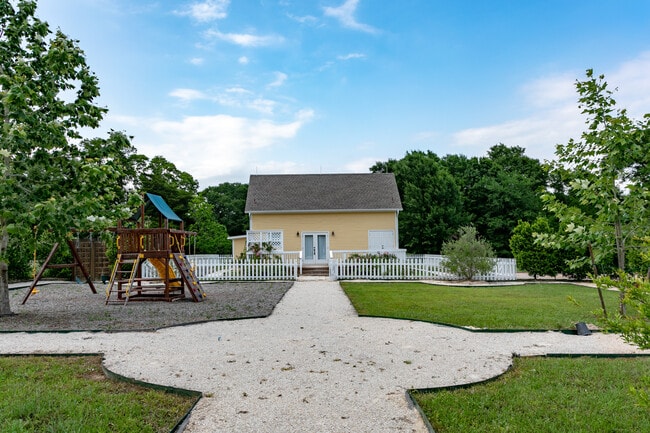 Building Photo - 404 N Meyersville Rd