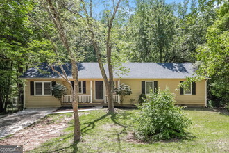 Building Photo - 300 Pinehurst Dr