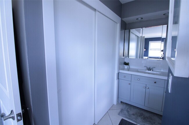 Building Photo - 470 Paradise Isle Blvd