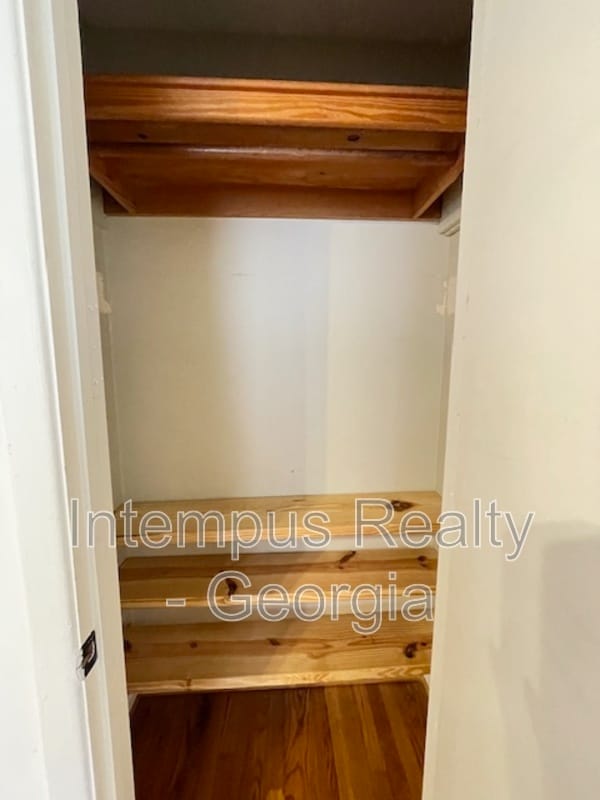 Building Photo - 633 White St