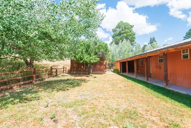 Building Photo - 307 N 3rd St