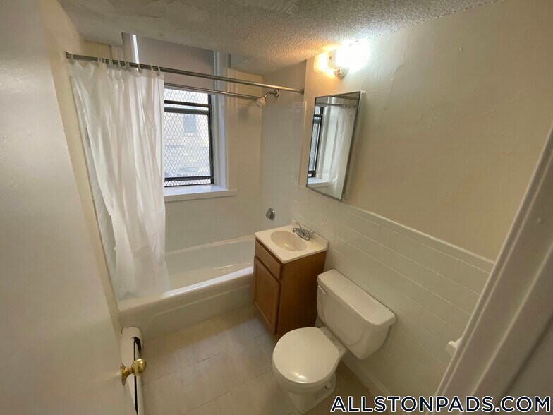 Building Photo - 1156 Commonwealth Ave