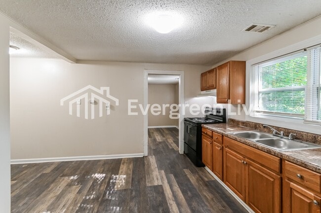 Building Photo - 375 George Rd