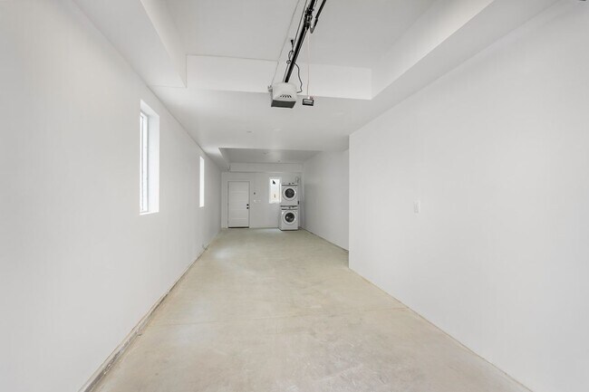 Building Photo - 10742 Hortense St