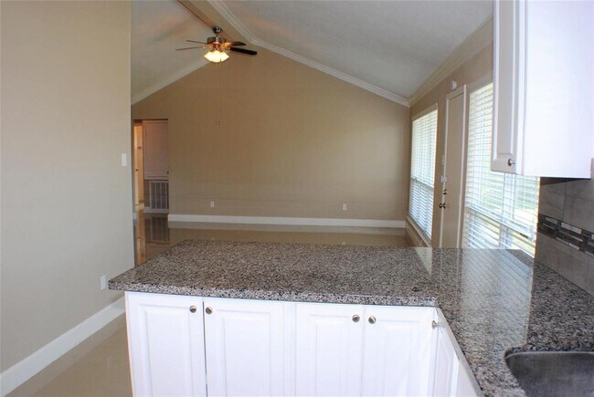 Building Photo - 227 Shiloh Dr
