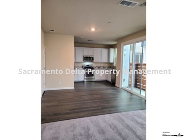 Building Photo - Wonderful Elk Grove Home