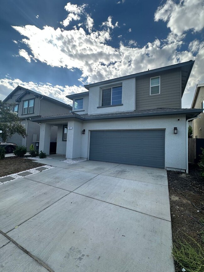 Building Photo - NW Visalia Home Coming Soon!