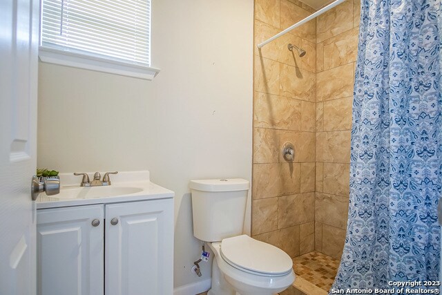 Building Photo - 303 Victor St