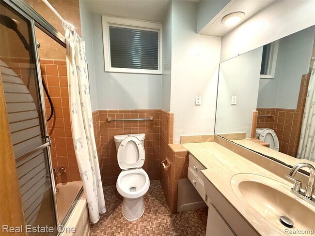 Building Photo - 6845 Plainfield St