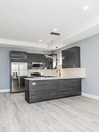 Building Photo - 2712 W 24th Pl