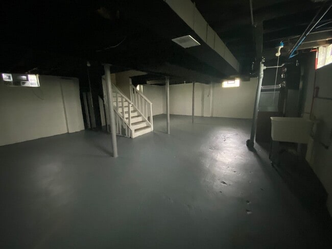 Building Photo - Renovated 3-Bedroom Home – We Welcome Sect...