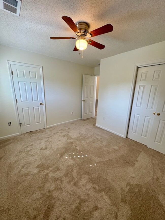 Building Photo - Lovely Updated Home in Grand Oaks