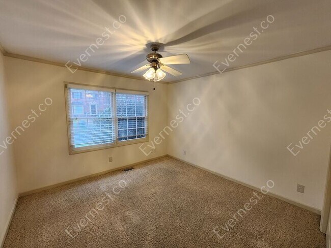 Building Photo - 500 Towergate Pl