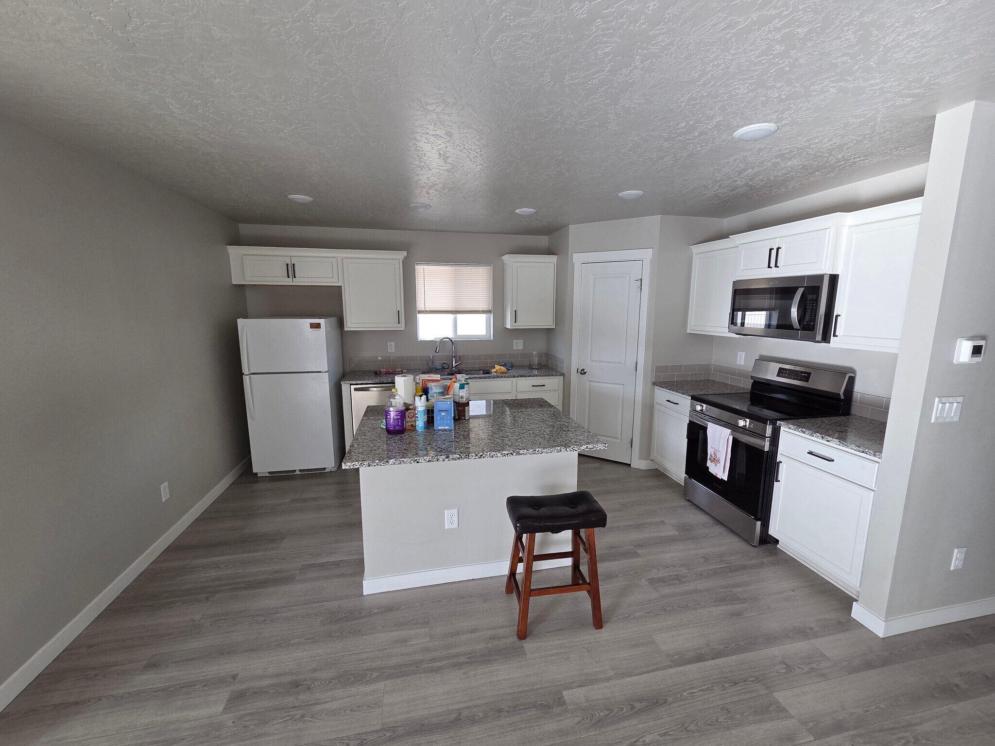 Building Photo - 17649 Desert Rdg Ave