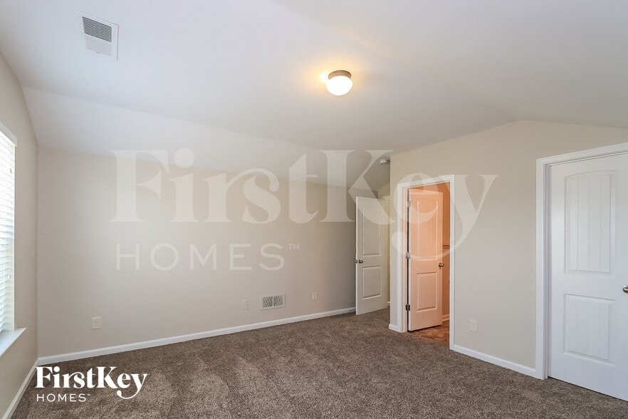 Building Photo - 703 Barberry Dr