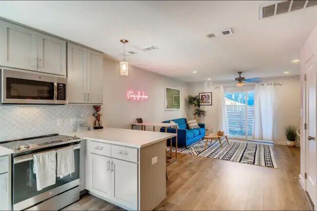 Building Photo - 3810 Southway Dr
