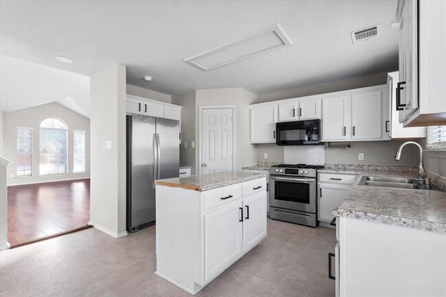 Building Photo - 10525 Hainsworth Park Dr
