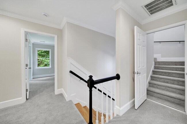 Building Photo - Beautiful Five Bed Three and Half Bath Hom...