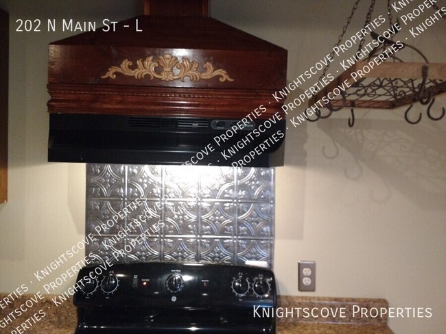 Building Photo - 202 N Main St