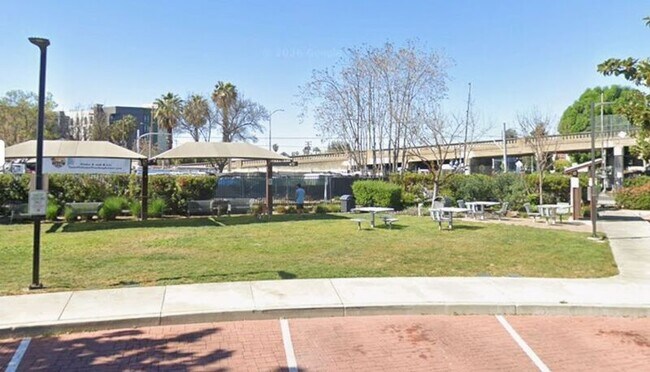 Building Photo - 326 Bautista Pl