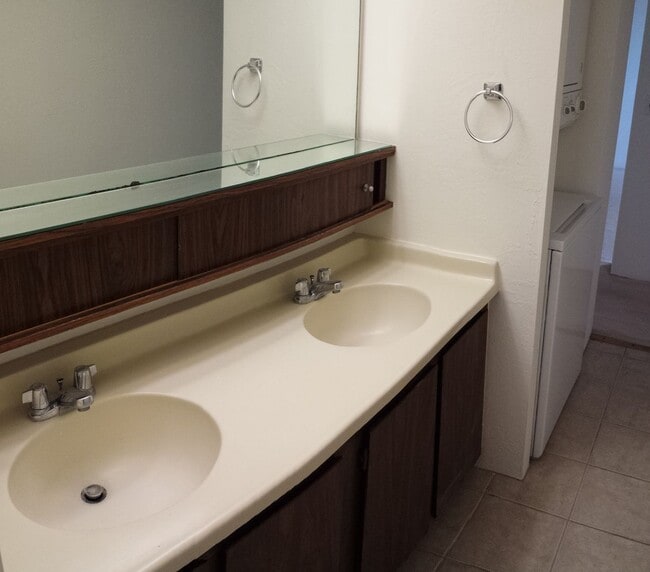 Building Photo - 98-410 Koauka Loop, Unit 3K