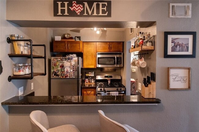 Building Photo - 2020 S Congress Ave