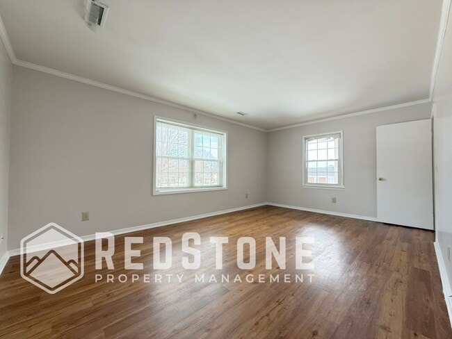 Building Photo - 136 Westview Dr