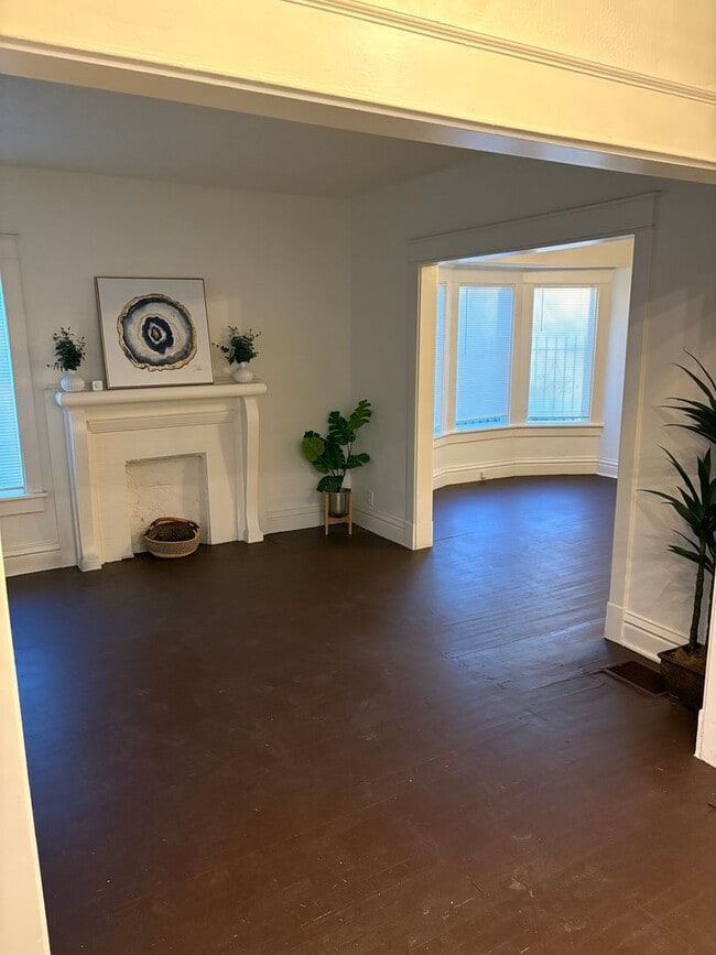 Building Photo - Large 3 bedroom house available