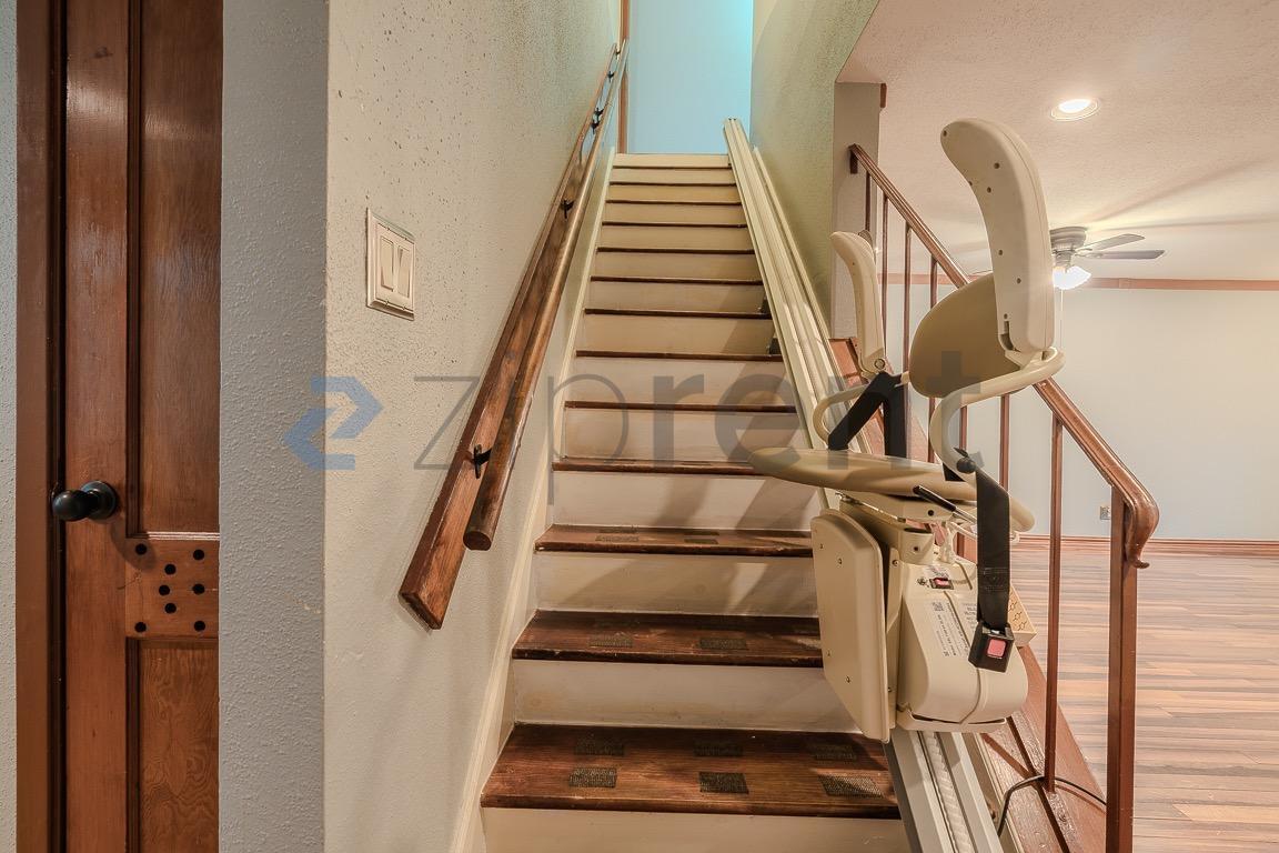 Building Photo - Unit 403