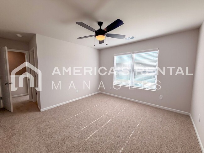 Building Photo - Stylish two level home with open concept l...