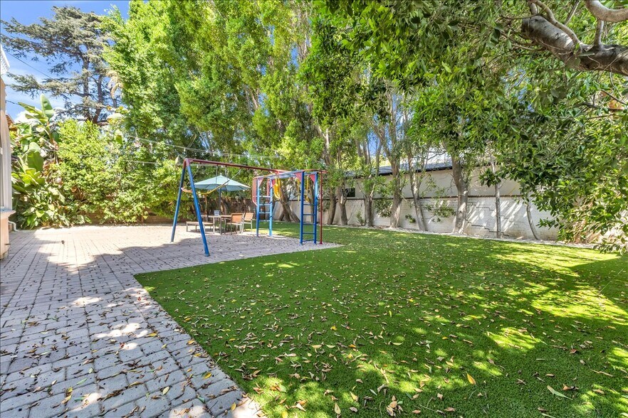 Building Photo - 5150 Teesdale Ave