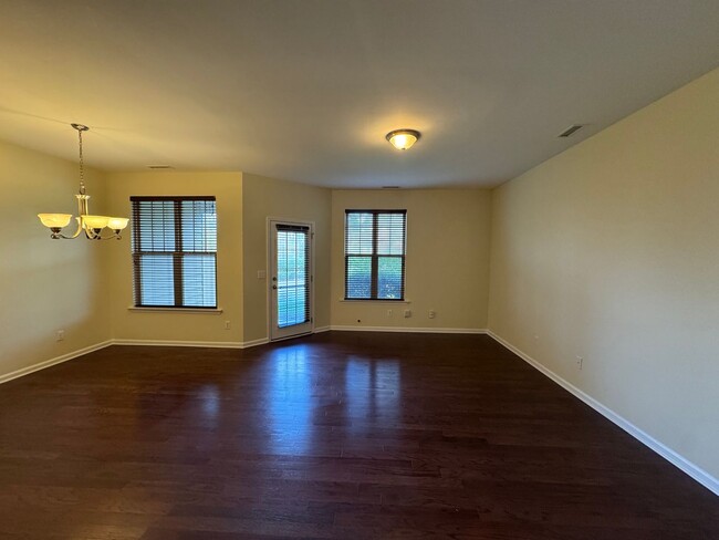 Building Photo - *Move In Special* 3 Bed | 2.5 Bath Cary To...