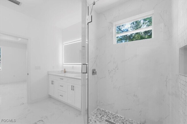 Building Photo - 1508 Hibiscus Ave