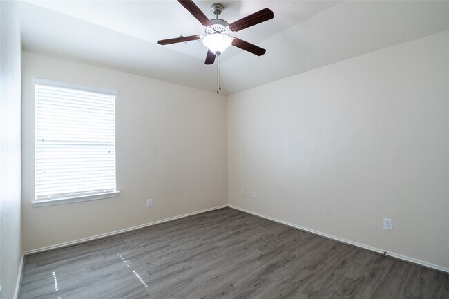 Building Photo - 13546 Smith Lake Ln