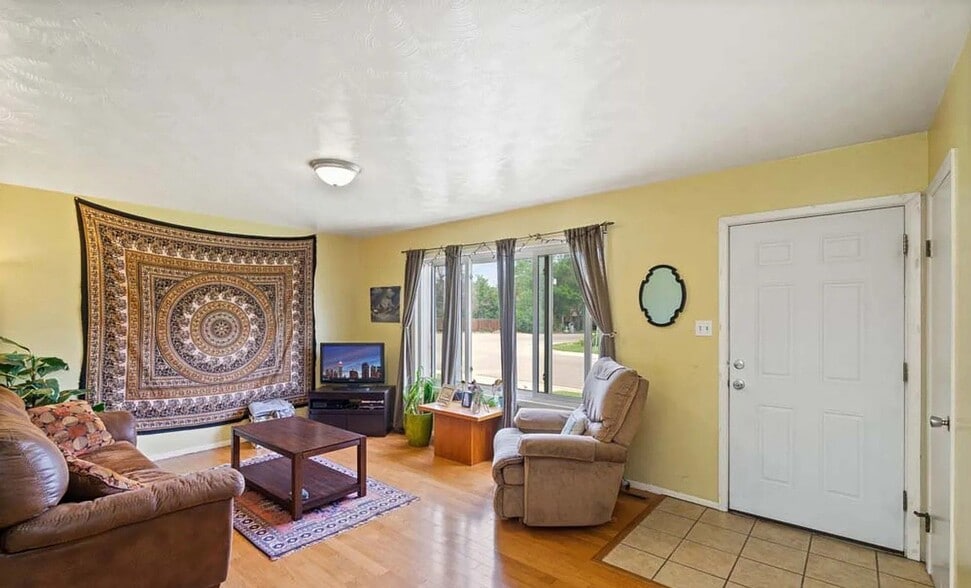 Building Photo - 1001 Ponderosa Dr