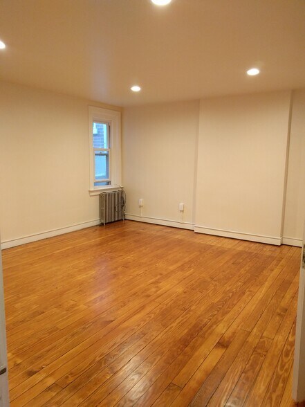 master bedroom - 510 W Walnut St
