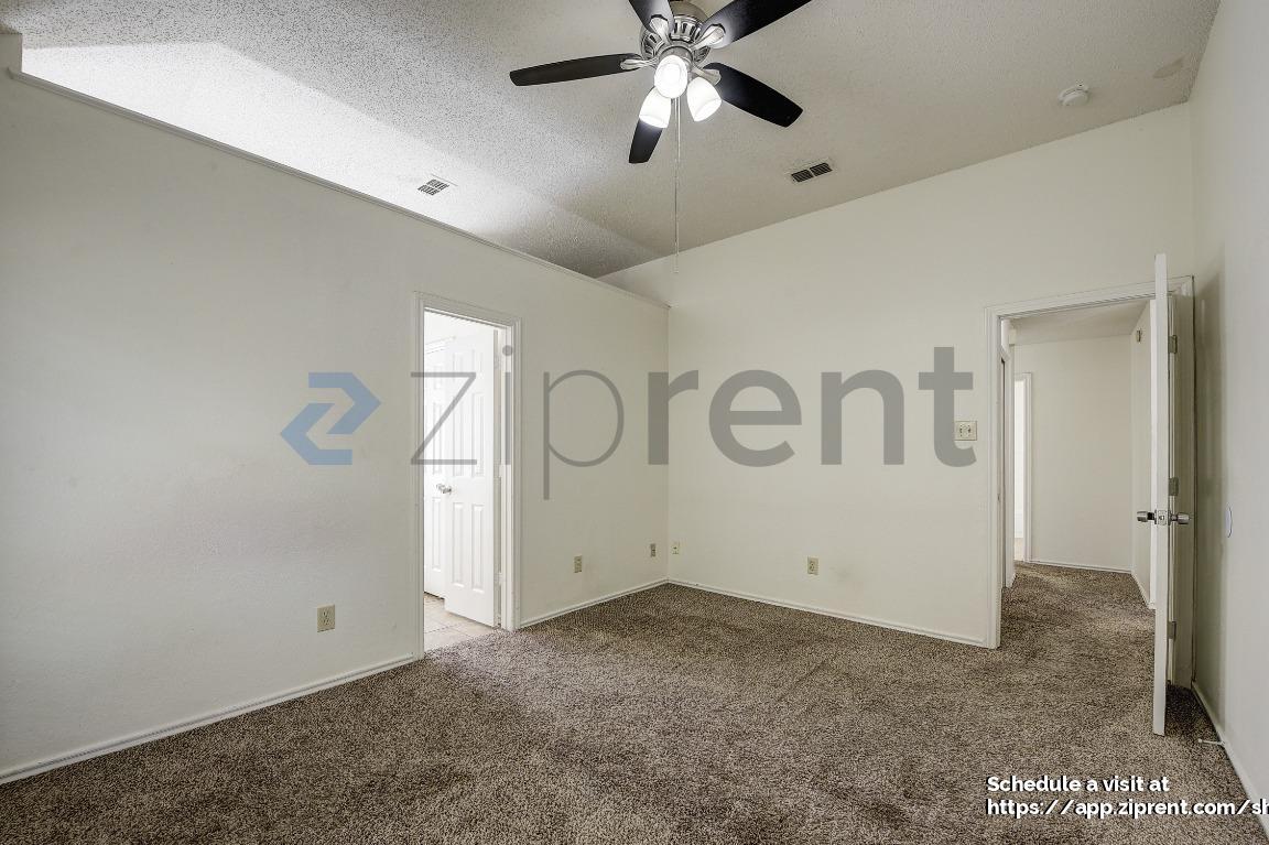 Building Photo - 1206 Hyde Park Dr