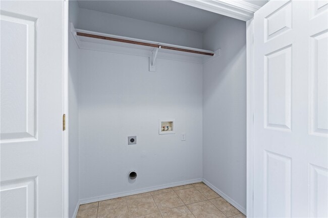 Building Photo - 607 Amanda Dr