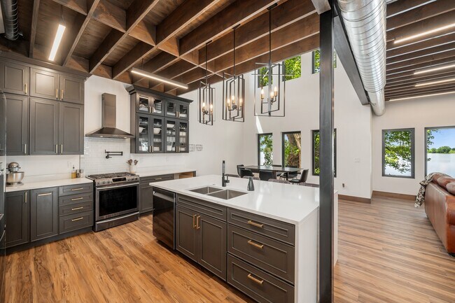 main level oversized kitchen - 26539 E Shore Pl