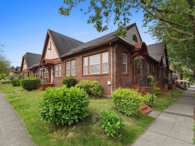 Building Photo - Classic Charming Bungalow in the Heart of ...