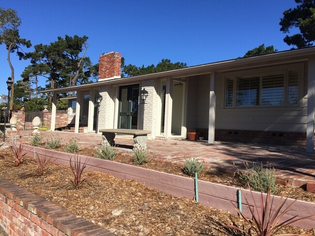 Building Photo - 1563 Sonado Rd