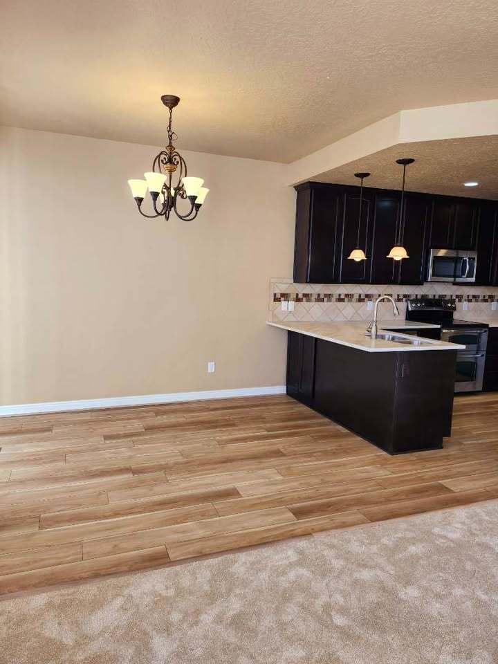 Building Photo - 3811 N Prairie Grass Dr