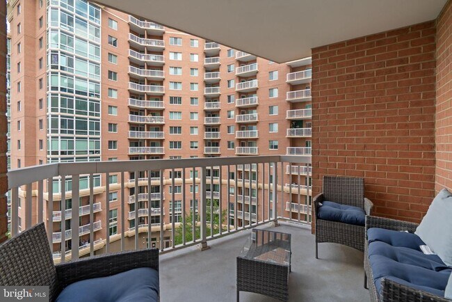 Building Photo - 3101 N Hampton Dr