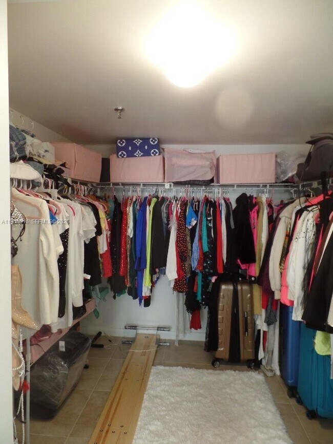 Building Photo - 1623 Collins Ave