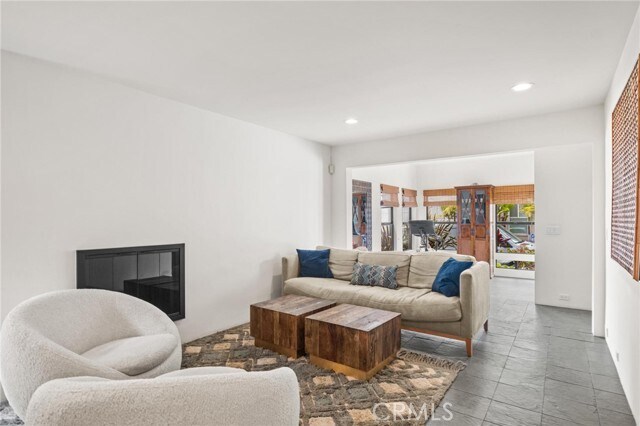 Building Photo - 646 6th St
