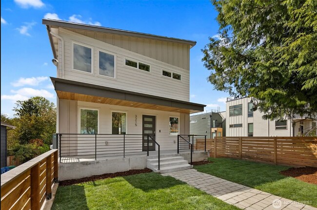 Building Photo - 3215 37th Pl S