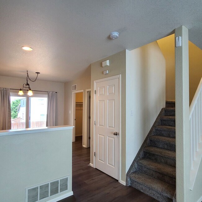 Building Photo - 6316 Riverdale Dr
