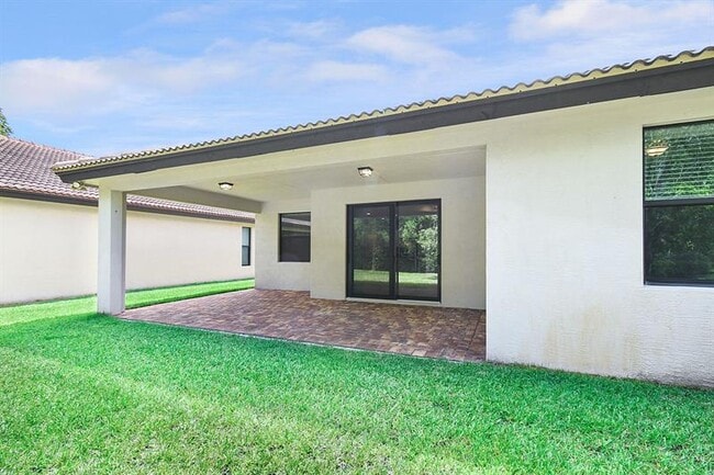 Building Photo - 5915 SE Entry Ct